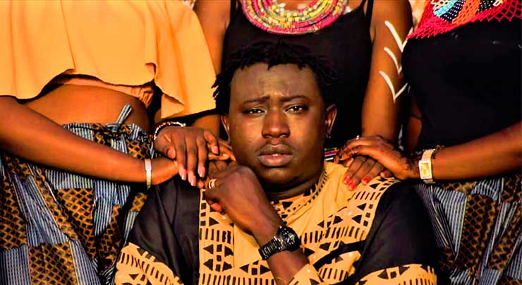 M'BOUILLÉ KOITÉ - DISTANCE (VidéoClip 2019) 13 M'BOUILLÉ KOITÉ - DISTANCE (VidéoClip 2019)